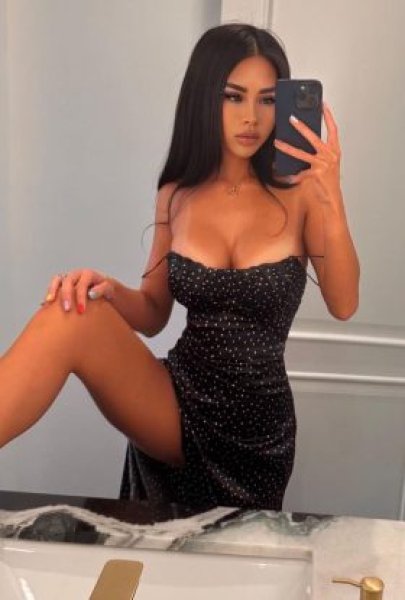 Kelly Dubai Call Girl