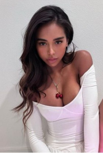 Kelly Dubai Call Girl