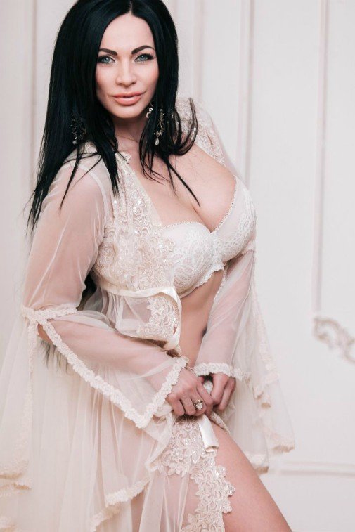 Super Big Boobs Iranian Escort Parisa