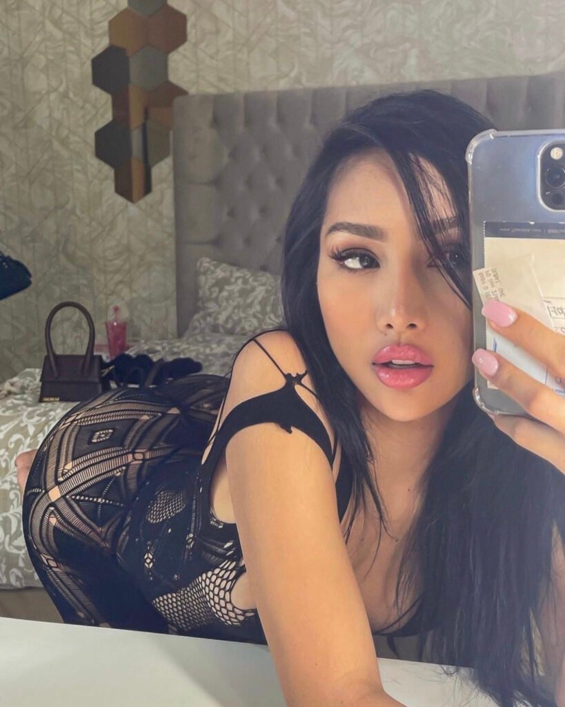 Intimate Moments With Hot Escort Girl