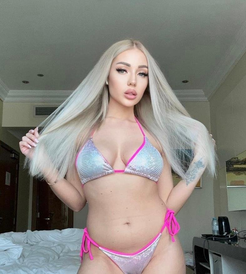 Top Class Escort Karina Tecom