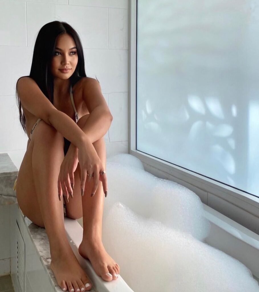 Hot Filipino Escort Helen Tecom