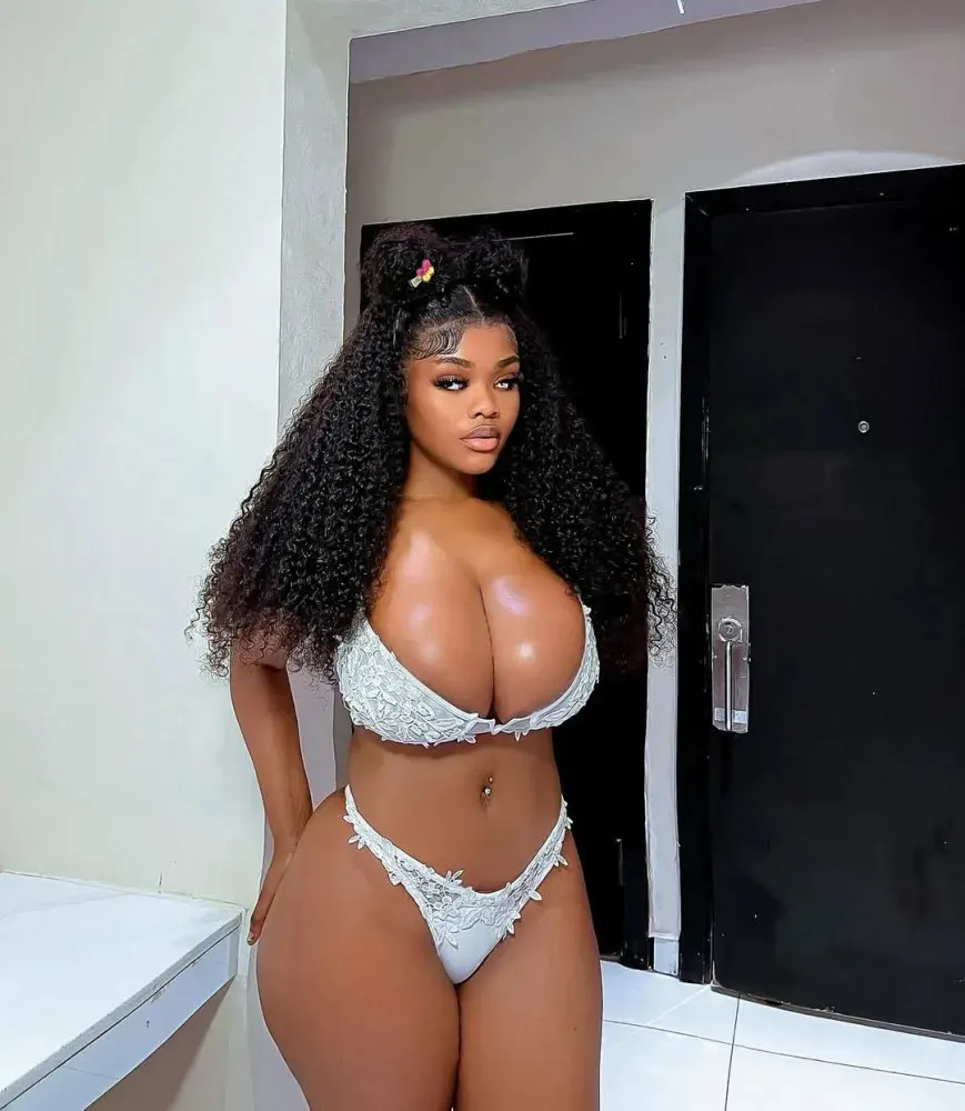 EBONY LILAA