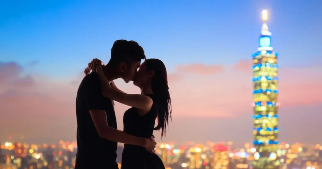 Can You Kiss Publicly in Dubai